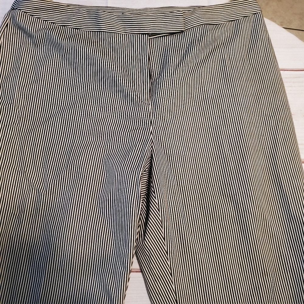Style & Co Stretch Navy Blue White vertical Pinstripe wide leg long pants 12 - Picture 2 of 6